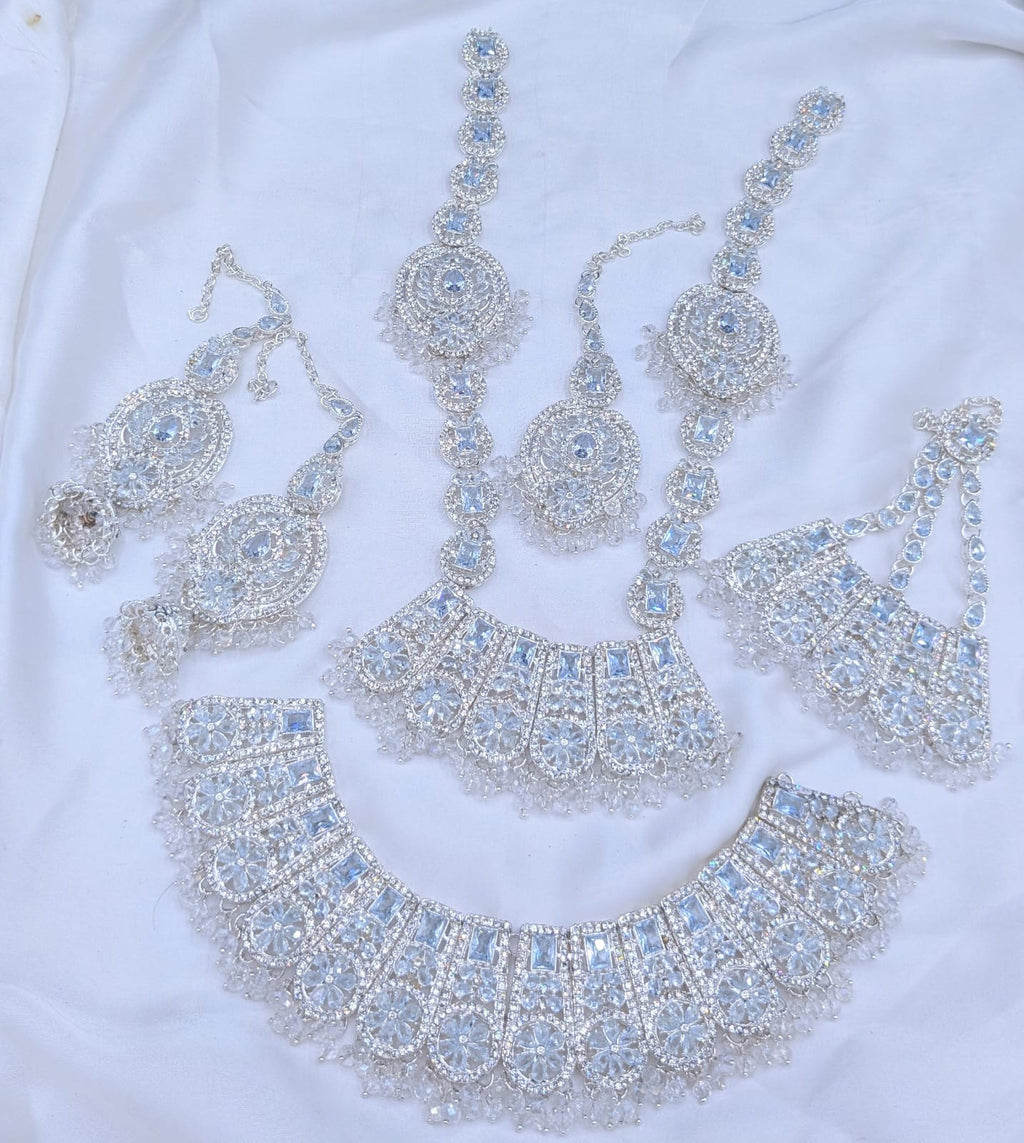 Demanding Article 🤯  Bridal set 👰 Zarqon or Poalki Work 💎  With Tikka or Jummar 📿