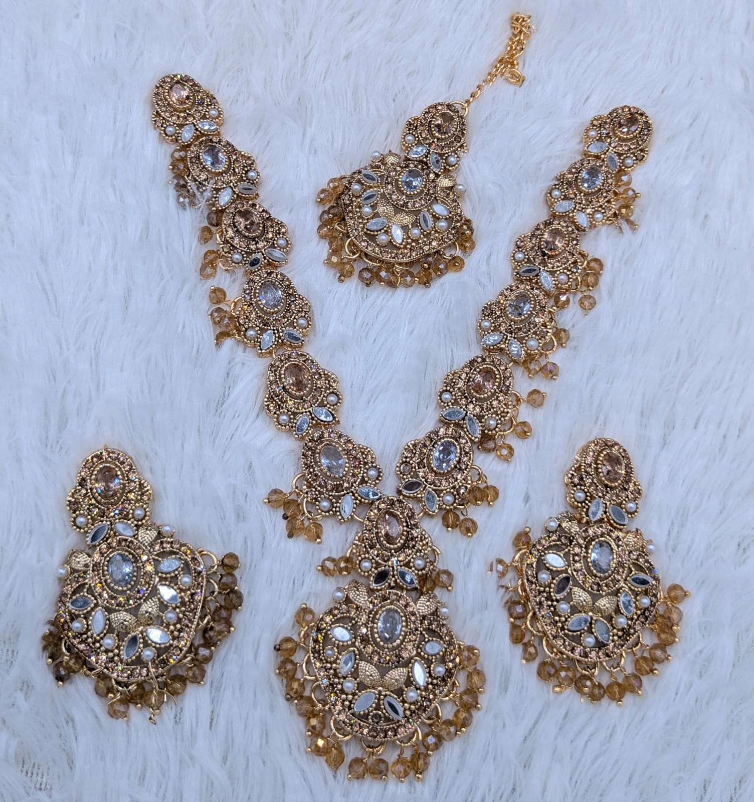 Party wear set 🎉  Antique Polish 💅  Zarqon or Poalki Work 💎 With Tikka 📿