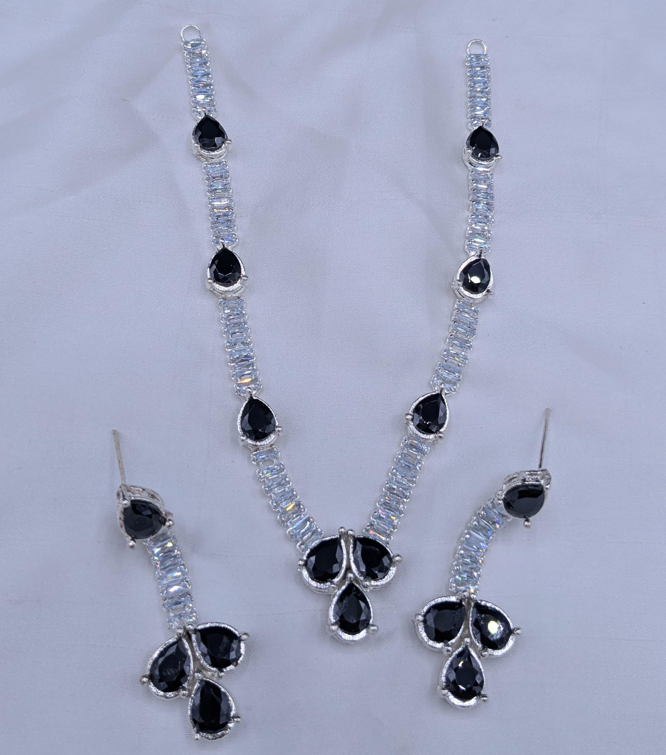 Party Necklace     Cabchai :Zarqon Work