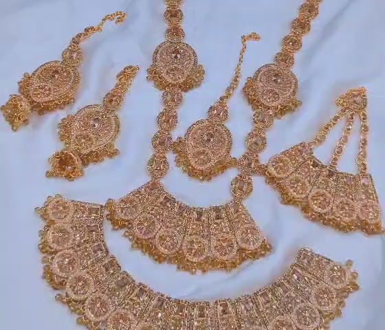 Demanding Article 🤯  Bridal set 👰 Zarqon or Poalki Work 💎  With Tikka or Jummar 📿